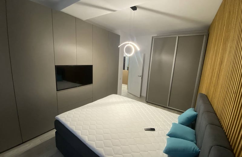 Alquiler de un elegante apartamento de 2 habitaciones, 64 m², Sector 6, Bucarest, Rumanía